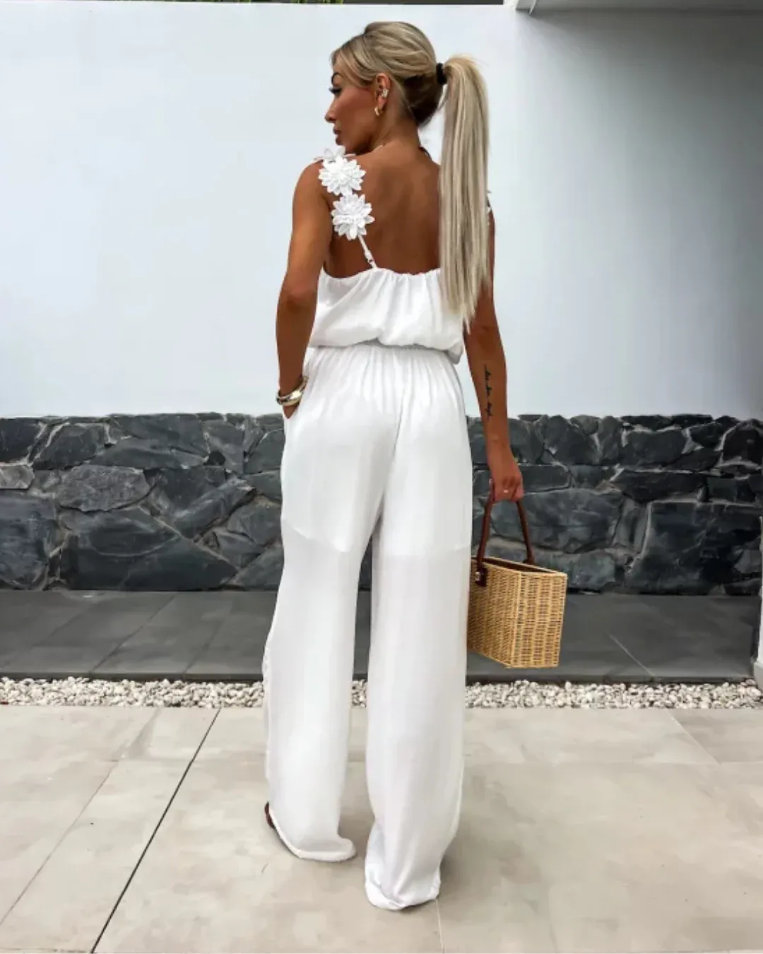 Mono Largo con Tirantes Florales y Escote en V para un Look Elegante y Relajado - Imagen 8